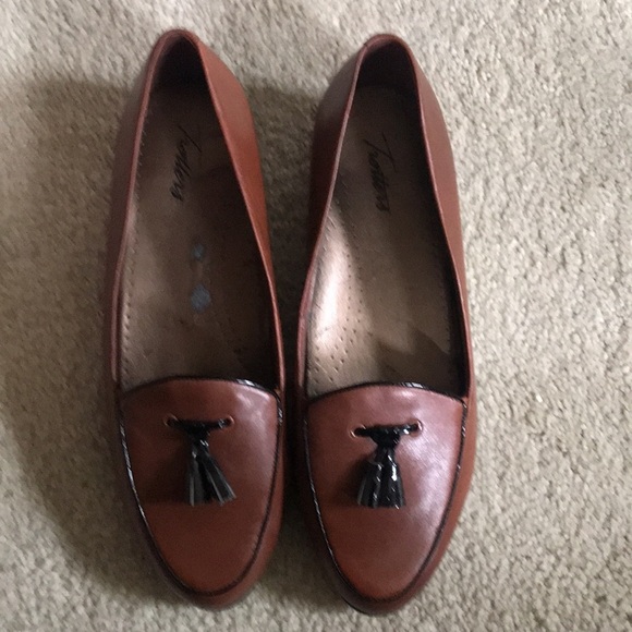 Trotters Brown Tasseled Leather Upper Flat Slip On Shoes-Size 10WW - Picture 2 of 12
